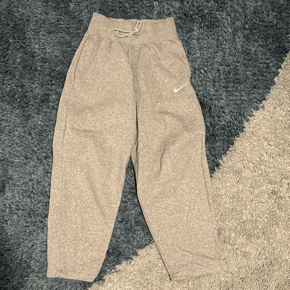 Nike Pants - Barely worn Grey Nike Sweatpants